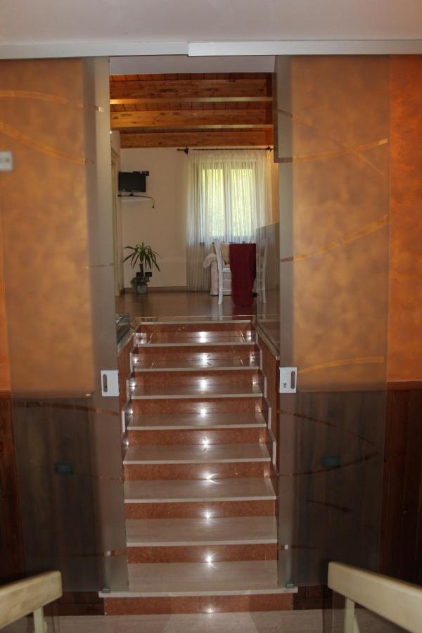 La Villa Guest House Capitignano Exterior foto