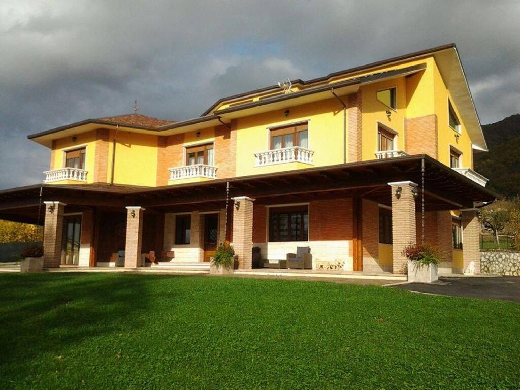 La Villa Guest House Capitignano Exterior foto